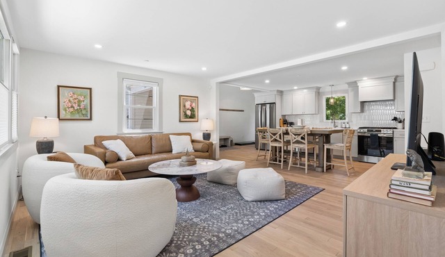 Luxe 5 Bed/3 Bath with Game Room & AC