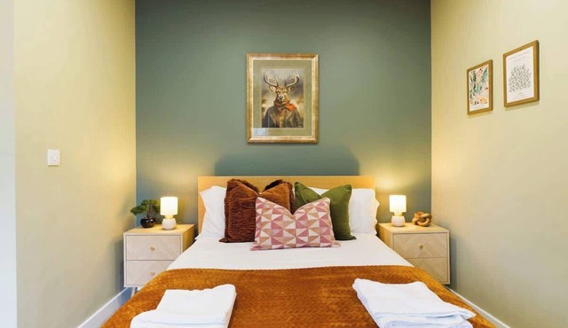Luxurious 1 Bedroom with Private Parking and Wifi