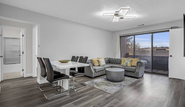 Luxurious 2 bedroom close to UMass