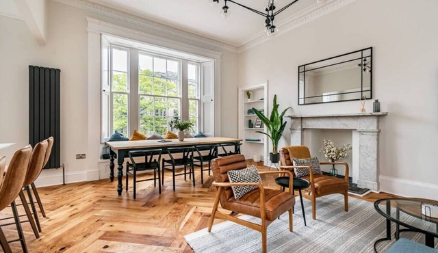 Luxurious 4-Bedroom St Andrews Townhouse on Playfair Terrace, Steps to Old Course & Town