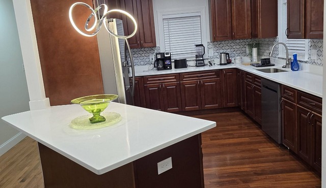 Luxurious 8-bedrooms APT., two suites in Malden MA close to Cambridge, Boston MA