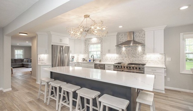 Luxurious and Spacious House—Hot Tub and EV charger