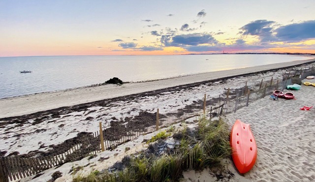 LUXURIOUS DIRECT OCEANFRONT,PRIVATE BEACH,SUNSET VIEWS,AC,2BR w/LOFT,KAYAK