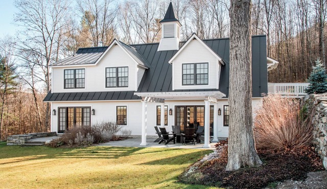 Luxurious, Family Friendly, Nature Retreat at Meadows Edge!