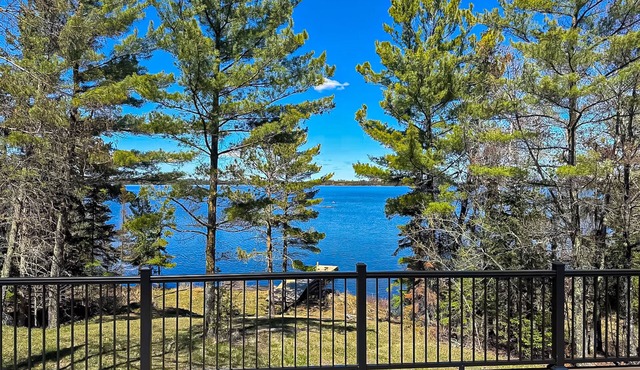 Luxurious newly renovated lake home on Rainy Lake near Voyageurs National Park!