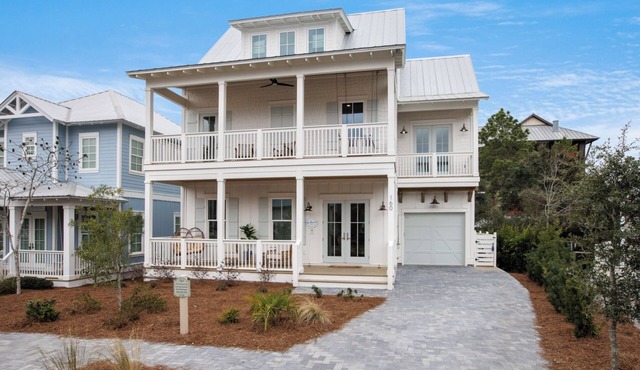 Luxurious New Home, Bunk Room with 2 Game Consoles, 4 BRs, Golf Cart, Bikes