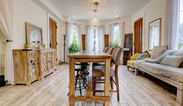 Luxurious Private Unmatched Location 10 Bed Washer/Dryer Safe Fast Wifi Walkable