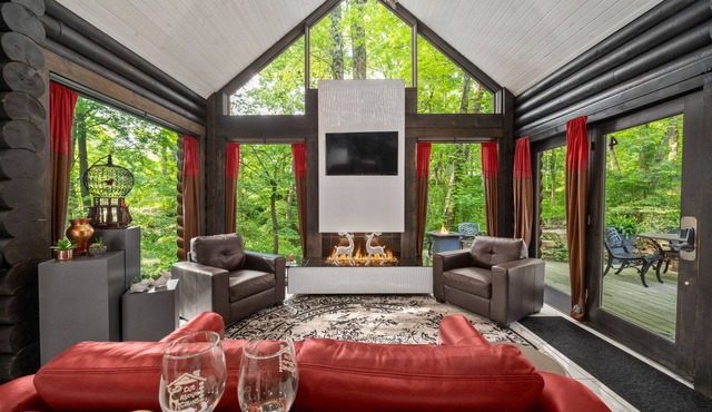 Luxurious Zen Gardens,Private Waterfall-Hot Tub-Fire Table-Kayaks-Bikes-King Bed