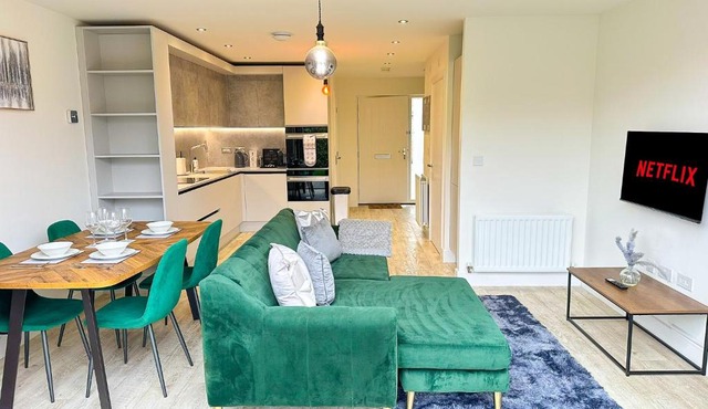 Luxury 2 Bed - FREE Private Parking - Contractors