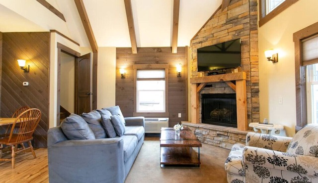Luxury 2-Bedroom Cottage in Downtown Berlin