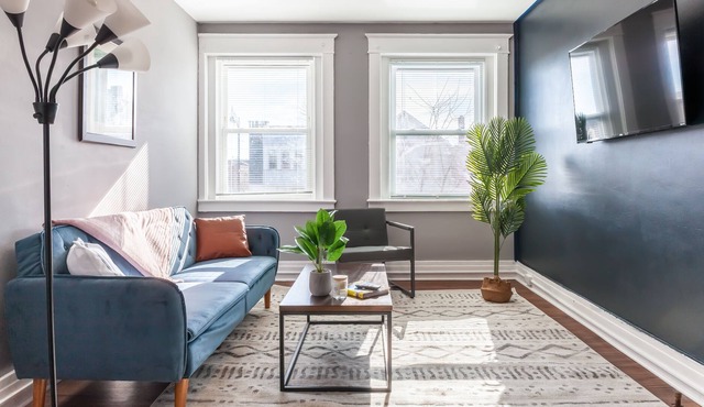 Luxury 2Bd in Lakeview+DT+Park+FastWifi+WorkDesk