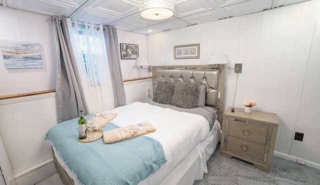 Luxury 2Bed/1Bath space in house