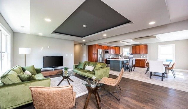 Luxury 2BR 2 BA Condo -w Free Parking & WiFi - Downtown Fort Wayne