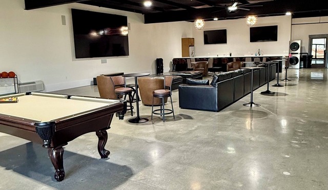 Luxury 4BR Loft Near Churchill Downs – Pool Table, Hoops & Wall TV - Sleeps 12