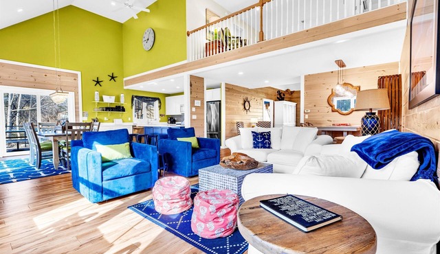 Luxury 5 Bed 4 1/2 Bath - Family Friendly, walk to town, close to beaches