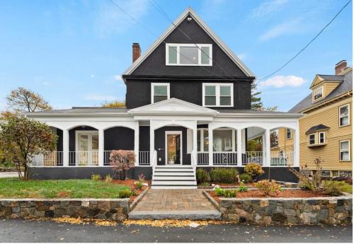 Luxury 5BR Home Steps to Medford Square
