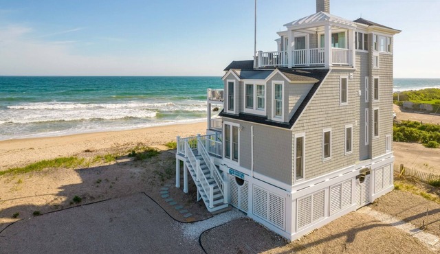 Luxury Beachfront Home in Green Hill, sleeps 10