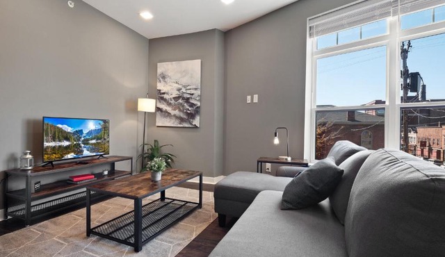 Luxury Condo 10 Minutes from First Energy Stadium B4