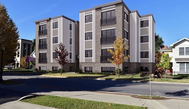 LUXURY DOWNTOWN TRAVERSE CITY CONDO- CAPRI 1- NEW KING BED