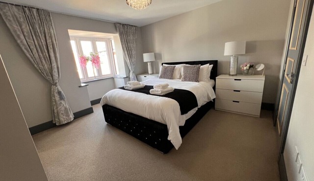 Luxury Durham Home in DH1, Free Parking, No Fees