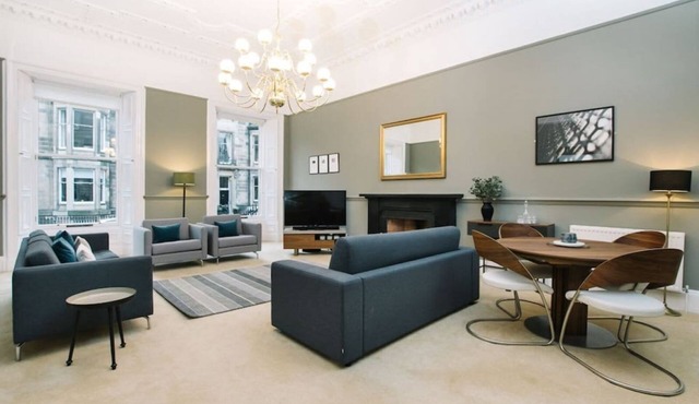 Luxury Flat with Parking in West End