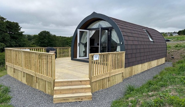 Luxury Glamping Pod WITH NEW HOT TUB - Sleeps 4+2 - Along the NC500 route