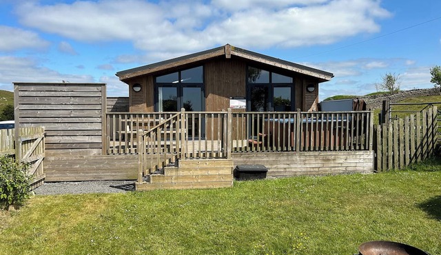 Luxury Holiday Lodge with Hot Tub