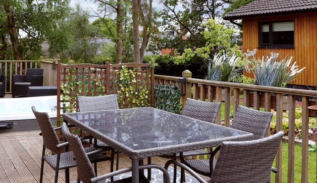 Luxury Home Hot Tub, Outdoor Dining & Hot Tub