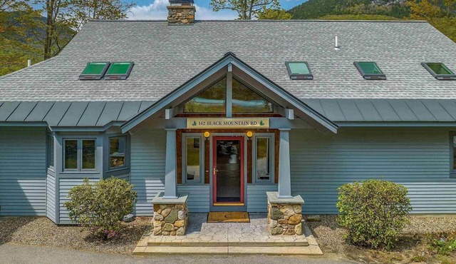 Luxury Home On Loon Spectacular Mtn Views, walk to ski lodge, Pool/Spa included