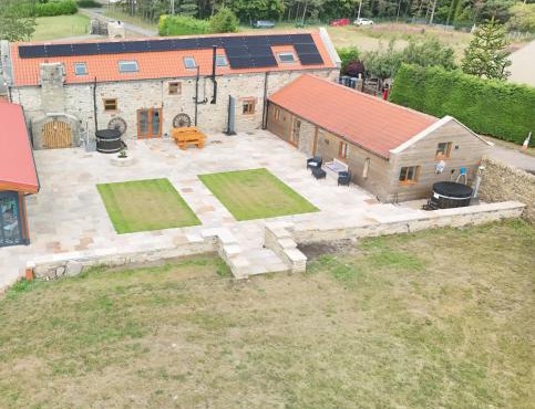 Luxury Home, The Residence Sleeps 10, 2 Hot Tubs & Scenic Views near Durham & Bishop Auckland