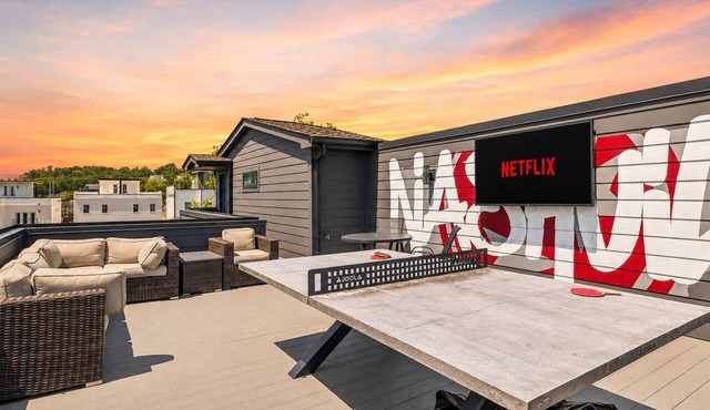Luxury home with rooftop lounge near Broadway!