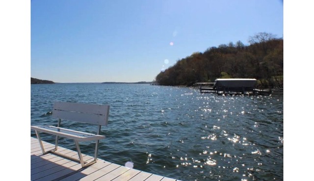 Luxury Lakefront Home, Great for Families/Groups