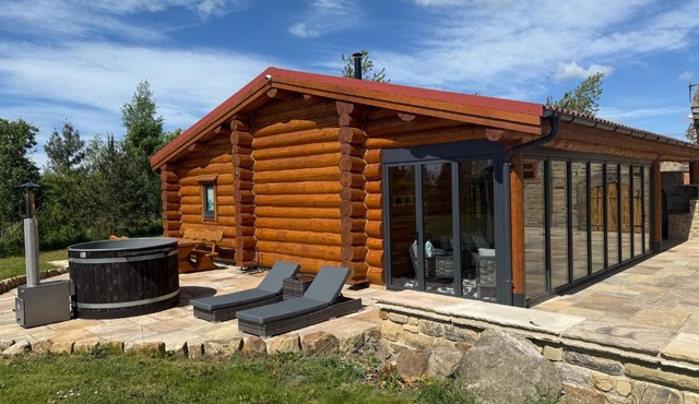 Luxury Log Cabin Sleeps 6 with Private Hot Tub & Scenic Views near Durham & Bishop Auckland