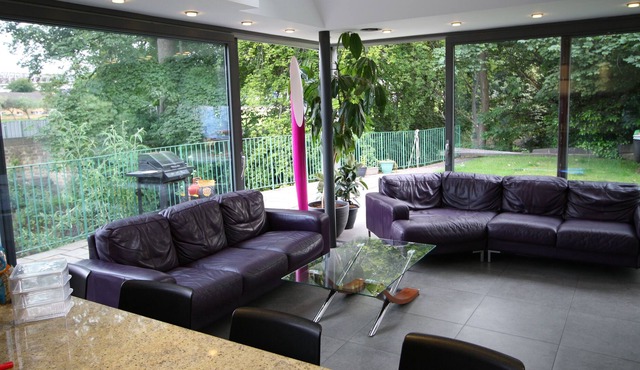Luxury modern, large house close to citycentre, overlooking the river with patio