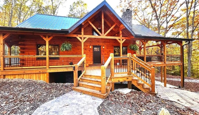 Luxury New 6BR lodge, 2 fireplaces, mini POOL/SPA