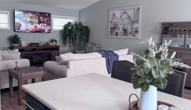 Luxury North Canton Retreat, Sleeps 4, Jetted Soaking Tub