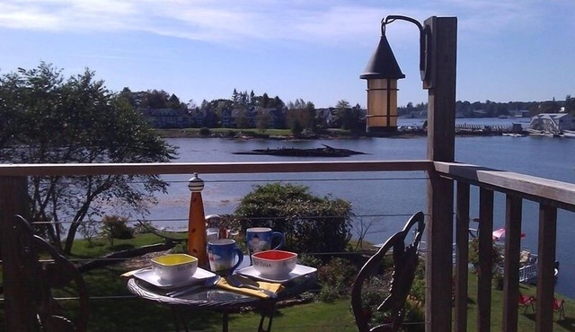 LUXURY OCEAN FRONT BOOTHBAY HARBOR HOME- 3 BED, 2 BATH, SLEEPS 10- PETS OK