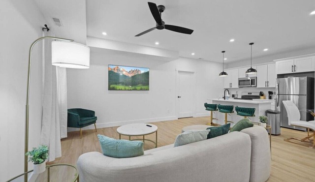 Luxury Queen Suite | Near Downtown Indy!