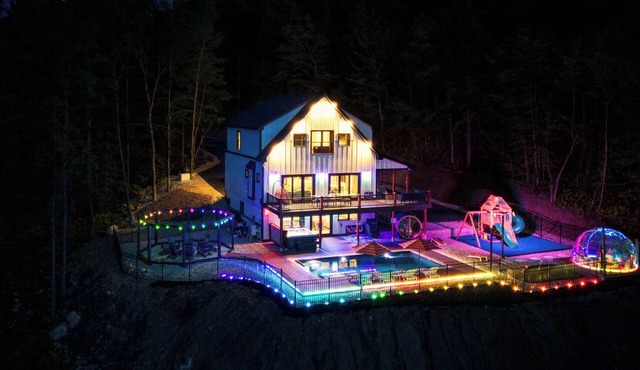 Luxury Retreat | 5 mins to slopes, Dome, Spa & Breathtaking Views, Sleeps20