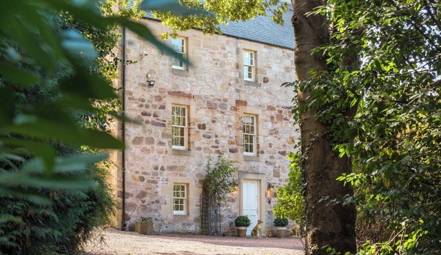 Luxury Scottish 5 Bedroom Home near Edinburgh with Hot Tub & Sauna