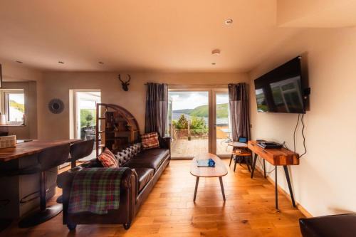 Luxury Seaview Cottage with hot tub 3