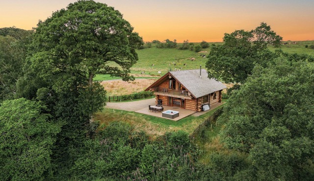 Luxury Secluded Log Cabin with a Hot Tub - Sleeps 8 - Dog Friendly - River View