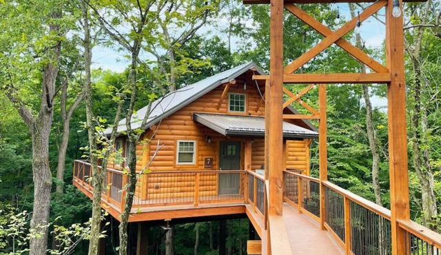 Luxury Treehouse @ Berlin Woods