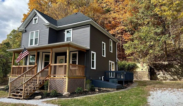 Luxury Vacation Rental Home with Hot Tub near Hocking Hills - 1st Choice Lodging