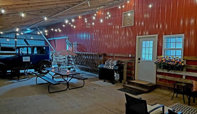 M57 Farms: Stay in a barn! -Lavender Lane- Outdoor Space & Farm Charm, 2 Bedroom