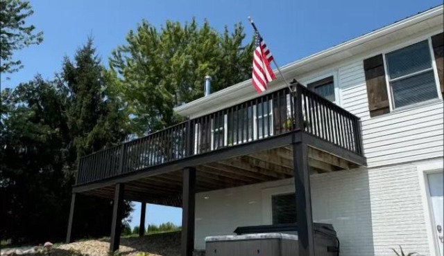 Magical Farmhouse on 12 Acres- Hot Tub, Fire Pit, Near Wineries & Cedar Point