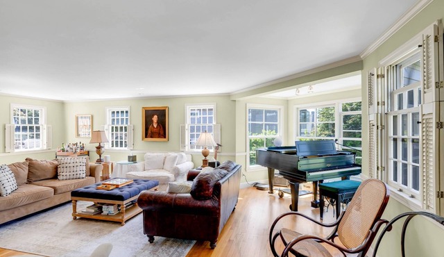 Magnolia Retreat: Ocean View, Fireplace, Musicians Paradise, Cappuccino Station