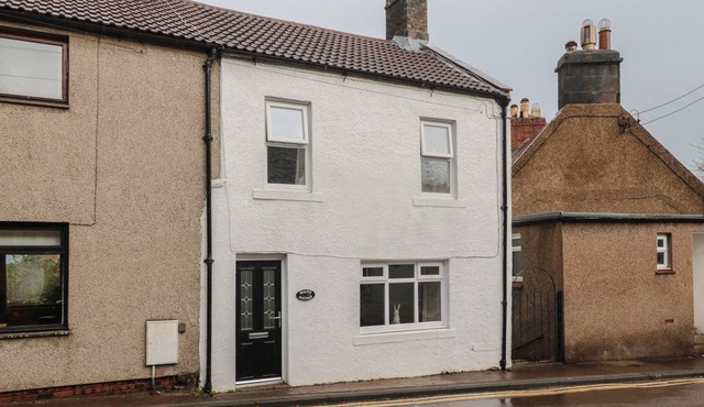 MAGPIE COTTAGE, pet friendly, with open fire in Wooler