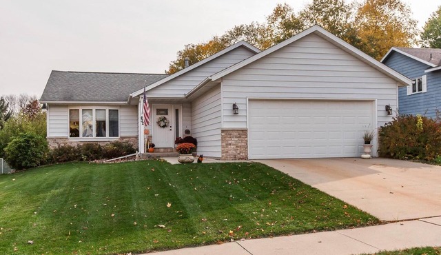 Main Floor Living ~Updated 2021~5 Minutes From Mayo