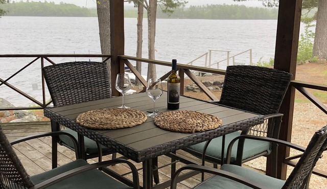 Maine Lakefront retreat on Chemo Pond. 1 hour to popular Acadia National Park.